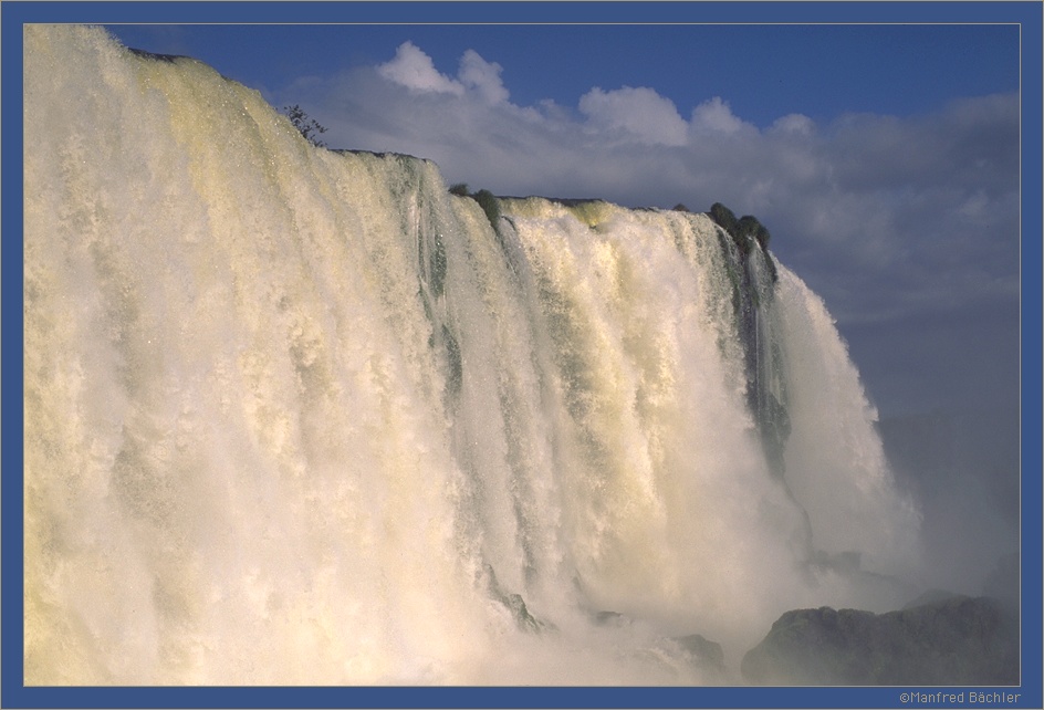Foz do Iguaçu, Argentinien
Aufnahme:
Contax RTS III; Zeiss Distagon 1,4 / 35, Velvia
Position:
recht feucht
Schlüsselwörter: Foz do Iguaçu, Argentinien