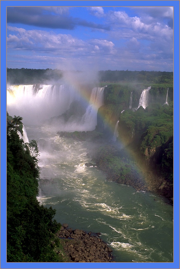 Foz do Iguaçu, Argentinien
Aufnahme:
Contax RTS III; Zeiss Distagon 1,4 / 35, Velvia
Schlüsselwörter: Foz do Iguaçu, Argentinien