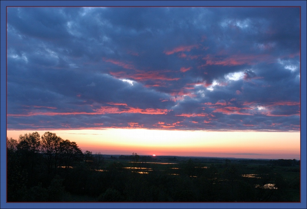 Nationalpark "Biebrza" Polen
dramatischer Sonnenaufgang um 04h15
Schlüsselwörter: Nationalpark, Biebrza, Polen