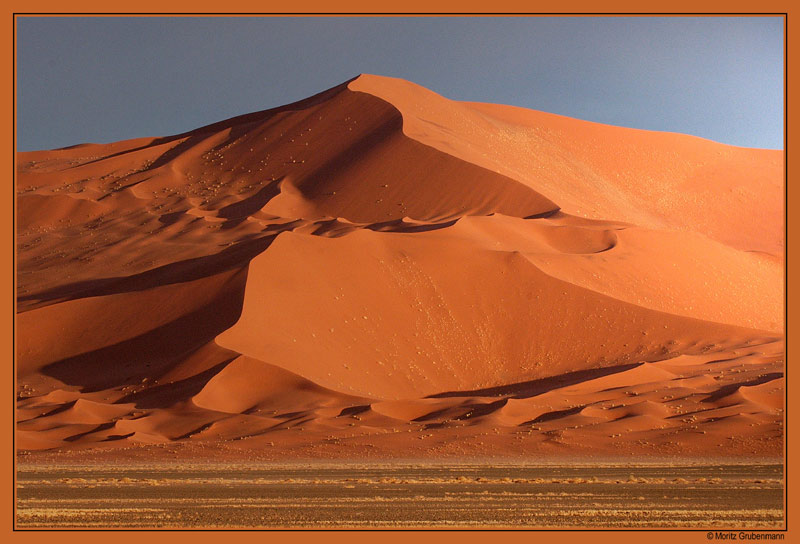 Duene A
Dünen im Sossusvlei, Namibia sind wohl der meist fotographierte Sand der Welt ;-))

Schlüsselwörter: Sossusvlei, Dünen, Namibia