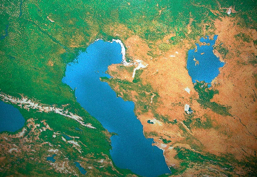 Aralsee und Kaspisches Meer, Satelitenaufnahme 1994
Der Vergleich der zwei Bilder welche im Abstand von 10 Jahren gemacht wurden, zeigen eine dramatische Veränderung, bzw das Verschwinden des riesigen Aralsees. Als ich diese zwei Bilder das erste mal verglichen habe, konnte ich meinen Augen nicht trauen.
Schlüsselwörter: Aralsee